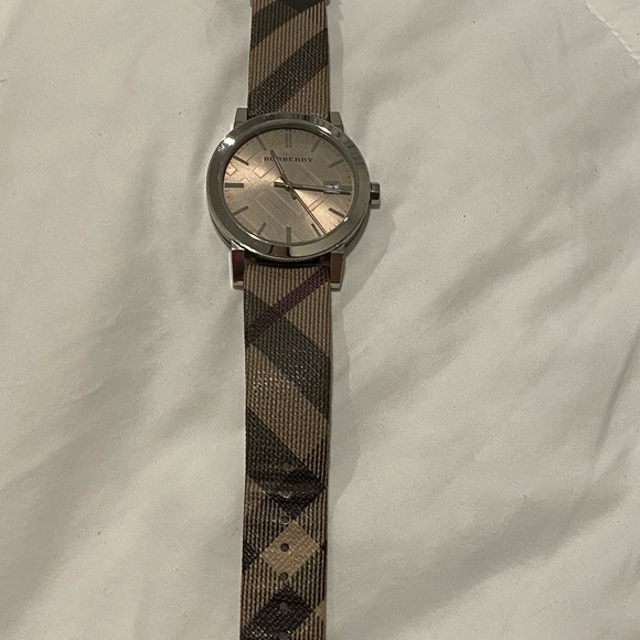 Women’s Burberry Watch - Picture 2 of 14